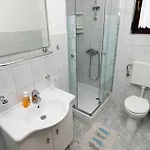 With Parking Space - Diklo, - 5887 Задар